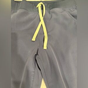 Figs Kade Cargo Scrub Pants in Space Navy size medium